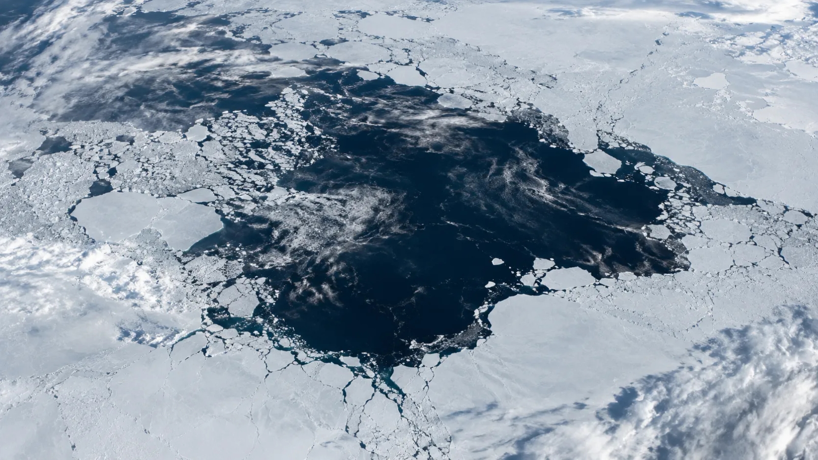 Un agujero del tamaño de Portugal se abrió en el hielo de la Antártida: científicos descubren cómo se formó