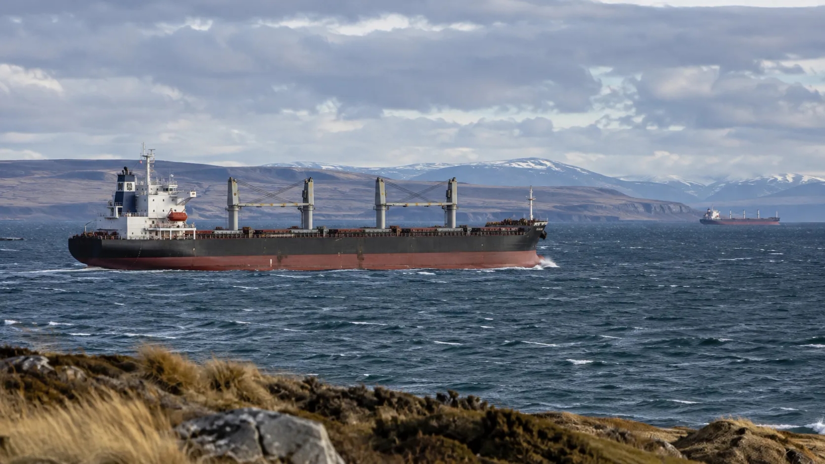 Tránsito marítimo por el Estrecho de Magallanes aumenta más de 70% y refuerza su importancia estratégica para Chile