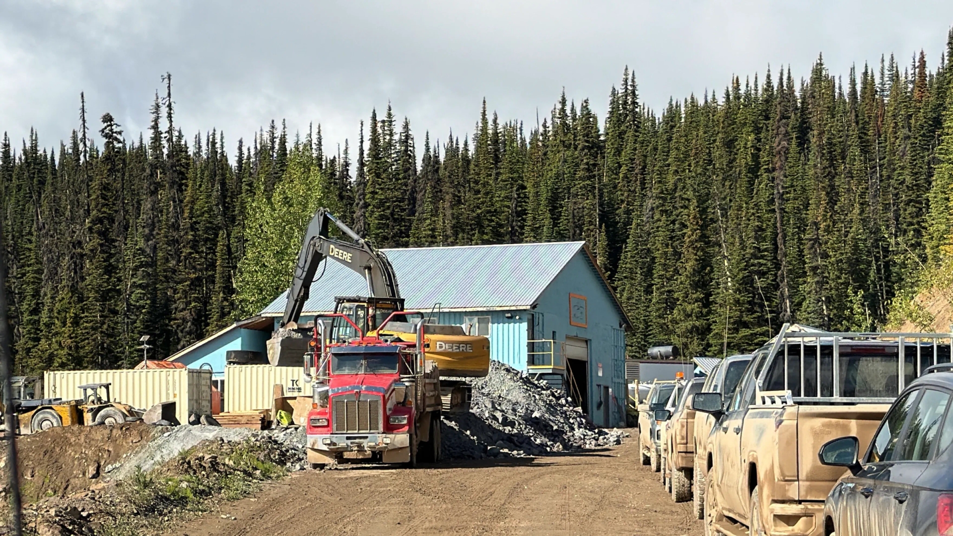 Blue Lagoon confirma producción de 992 onzas de oro y 4.181 onzas de plata en mina Dome Mountain de Canadá