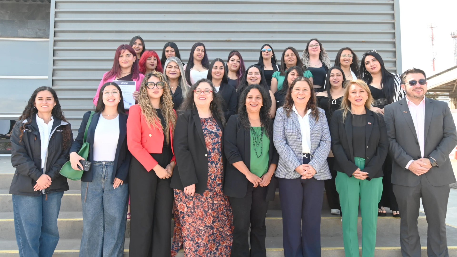 Egresan mujeres de curso destinado al manejo de camiones de alto tonelaje