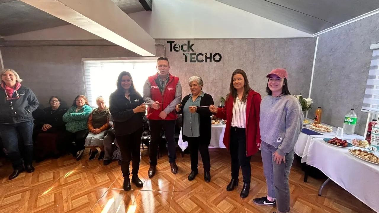 Tras los incendios: comunidad de Antonio Varas en Lirquén inauguró su sede social reconstruida gracias TECHO-Chile y minera Teck
