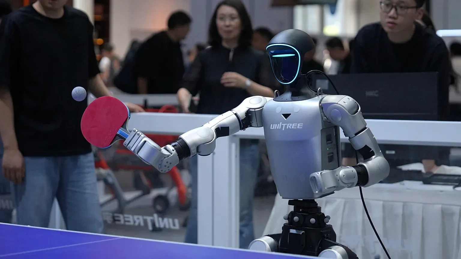 Dos robots humanoides aprenden a jugar tenis de mesa en parejas y logran intercambiar hasta 18 golpes consecutivos