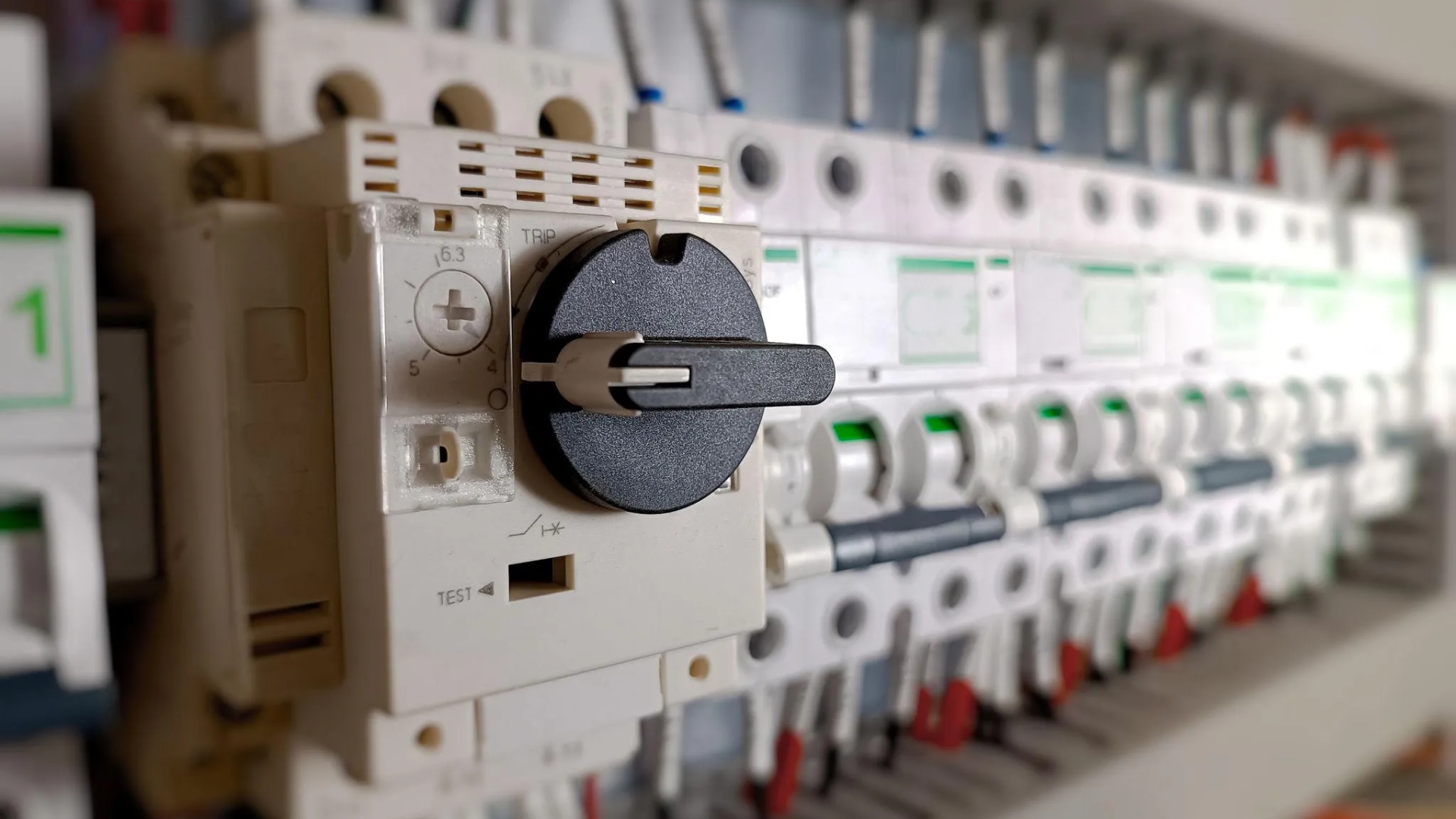 SEC cambia las reglas para proyectos eléctricos y abre una vía para evitar que pierdan su conexión
