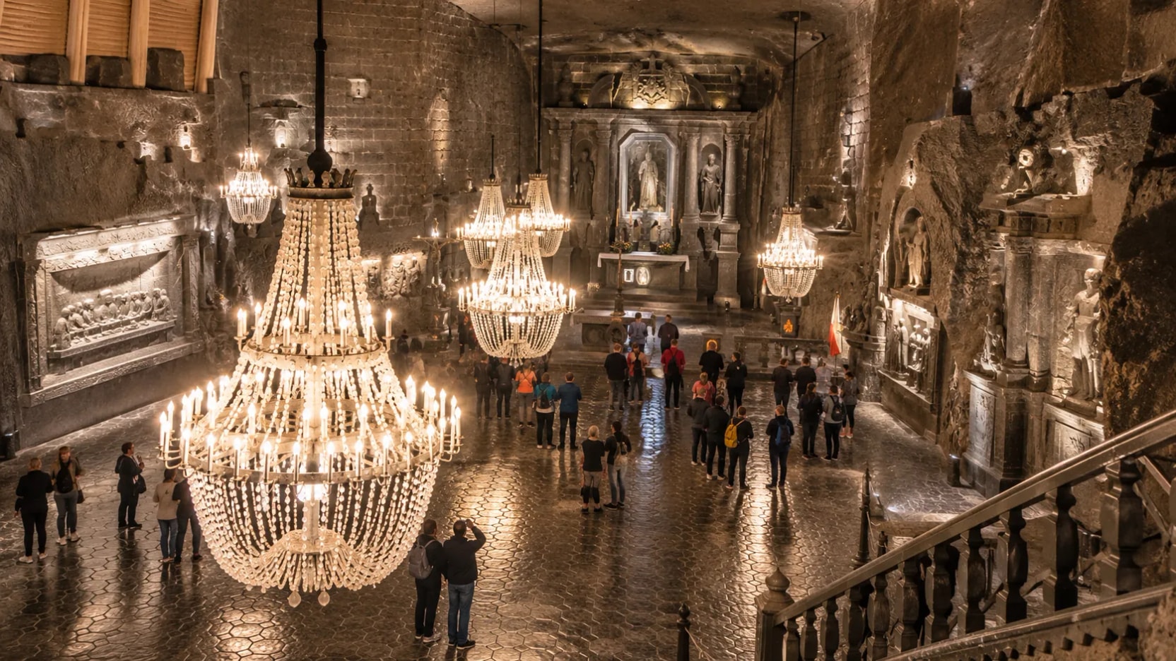 Una capilla tallada por mineros: así es el recorrido subterráneo de Wieliczka