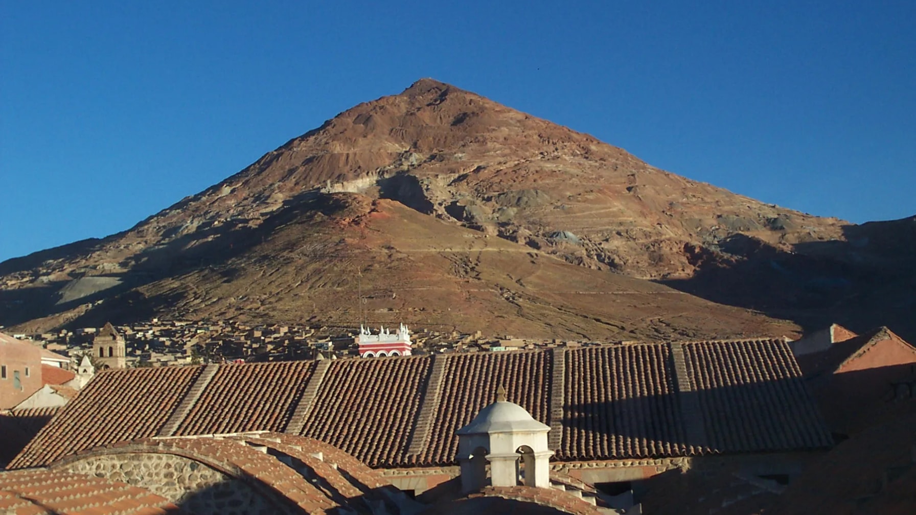 ¿Qué revelan las grietas del Cerro Rico sobre siglos de minería?
