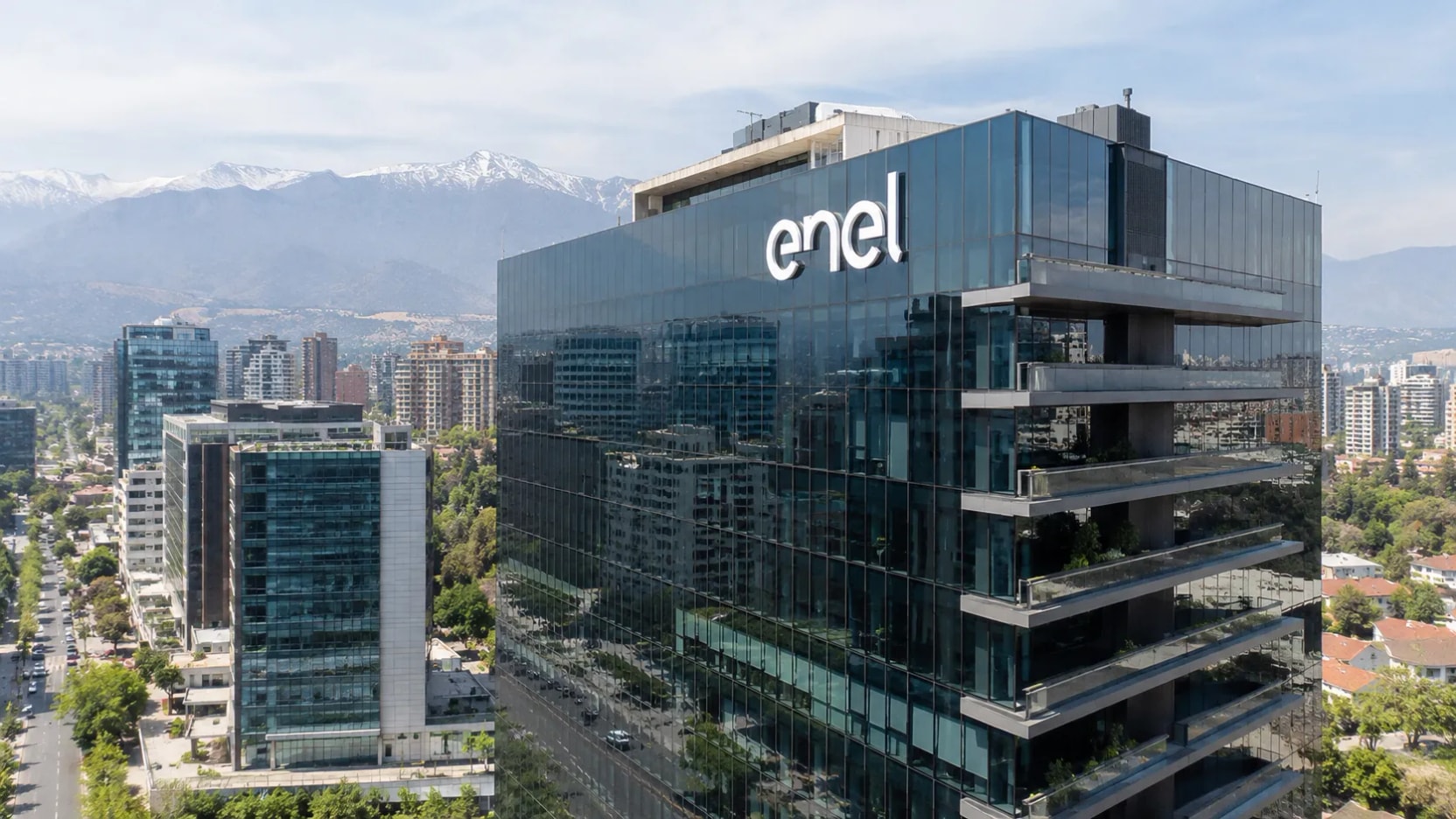 Enel Chile alcanza utilidades cercanas a US$400 millones a septiembre y refuerza su posición en el mercado eléctrico