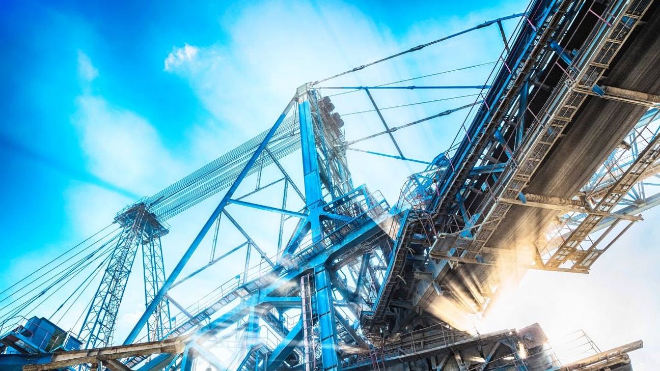 Impulso Industrial en 2025: Producción Manufacturera y Minera Aumentan un 5,4%, Mientras la Energía Sufre Ligera Caída