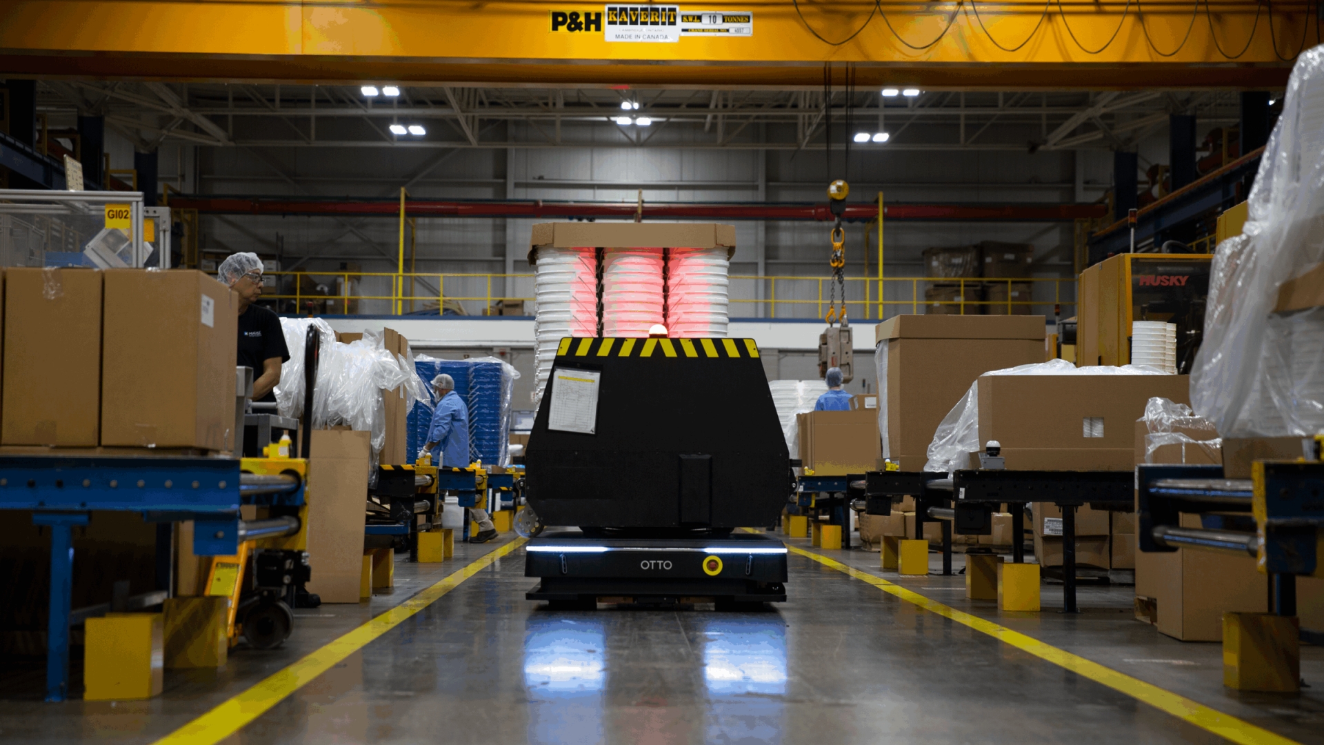 Industria automotriz crecerá un 15% al 2028 y adopta robots móviles autónomos para ganar eficiencia