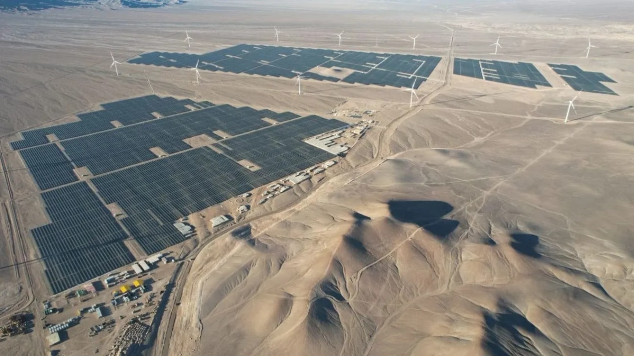 Inician construcción de proyecto de baterías en planta híbrida con generación solar y eólica