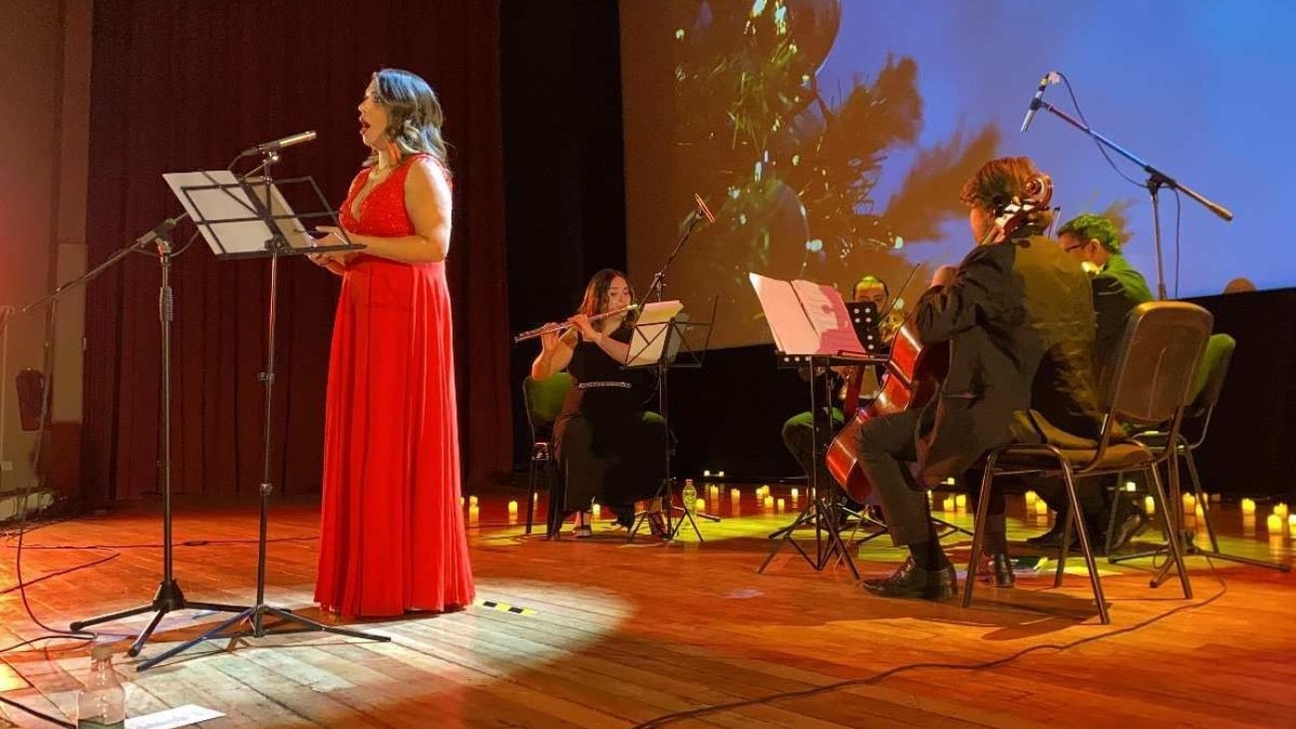 Javiera Tapia Encanta en Concierto de Navidad en El Salvador: Una Noche Mágica de Villancicos y Música Clásica