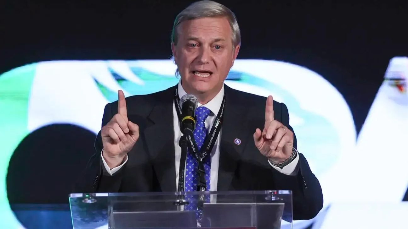 José Antonio Kast se instala en la delantera: lidera la intención de voto presidencial según encuesta Black & White