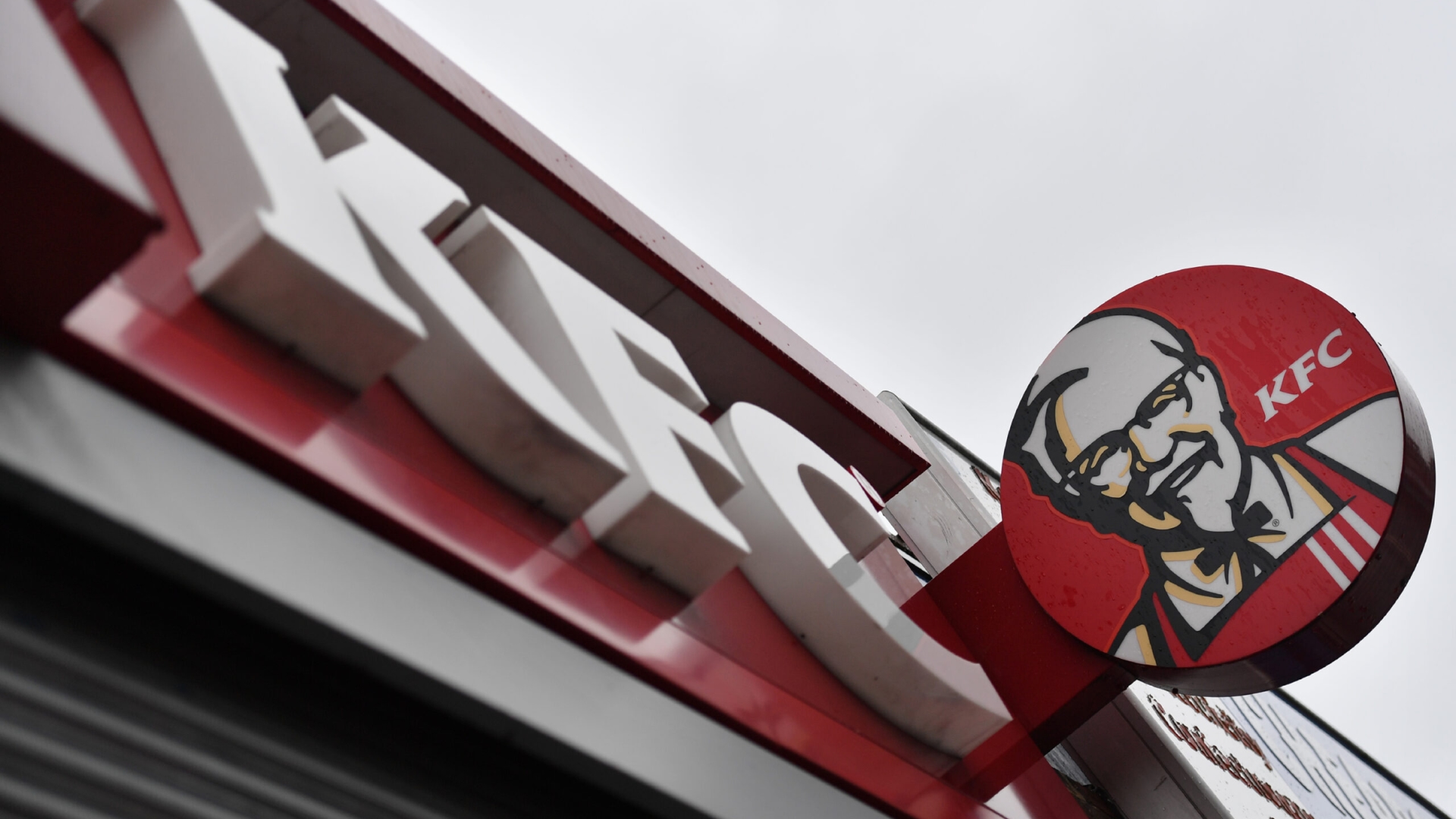 KFC ofrece más de 100 trabajos sin experiencia por el verano en todo Chile