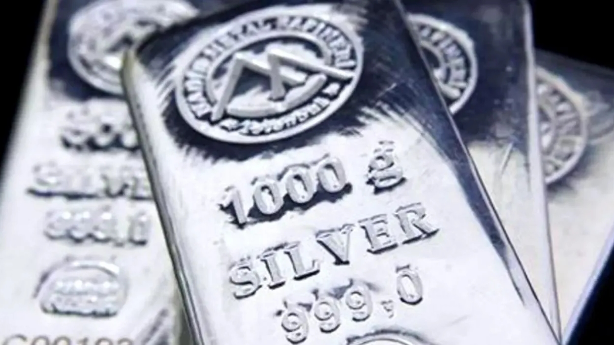 La plata irrumpe con fuerza en los mercados y desafía el protagonismo histórico del oro
