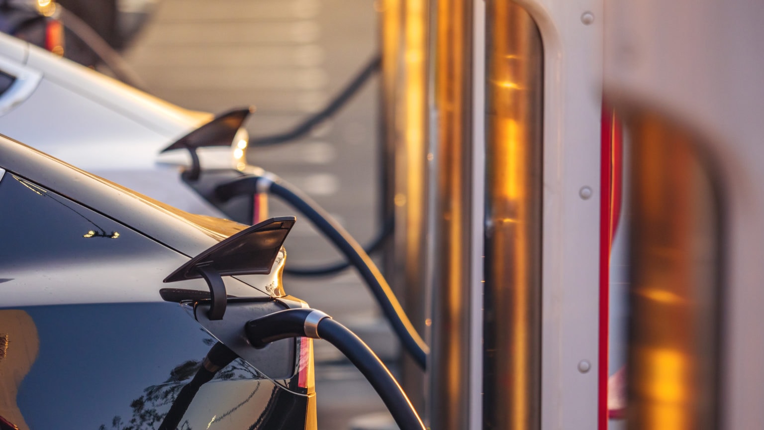 La producción de baterías para vehículos eléctricos se enfrenta a obstáculos geopolíticos y de la cadena de suministro