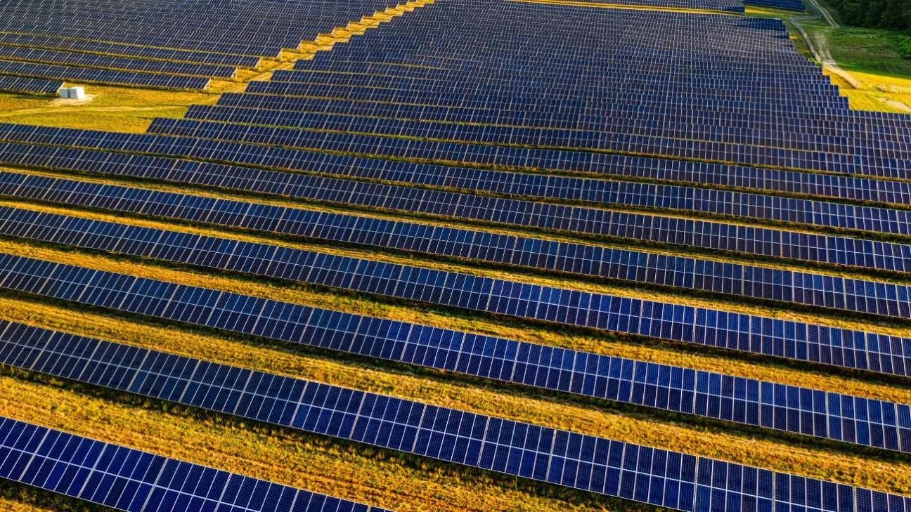 Las renovables superan por primera vez en suministro a los combustibles fósiles: destacan la energía solar y la eólica