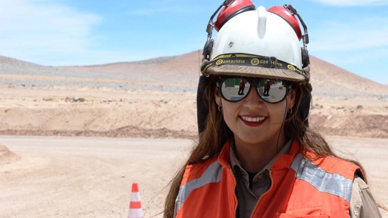 Leslie Parra rompe barreras en la minería: Primera mujer mantenedora submarina en Minera Centinela impulsa la equidad de género