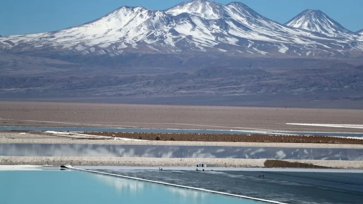 Litio en Atacama: aprueban plan de US$778 mil para reducir a la mitad la extracción de salmuera hacia 2028