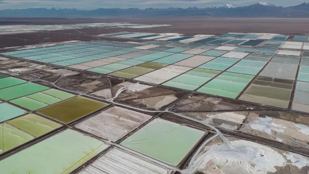 Litio en Chile crece 25% en exportaciones y proyecta superar las 300 mil toneladas en 2026
