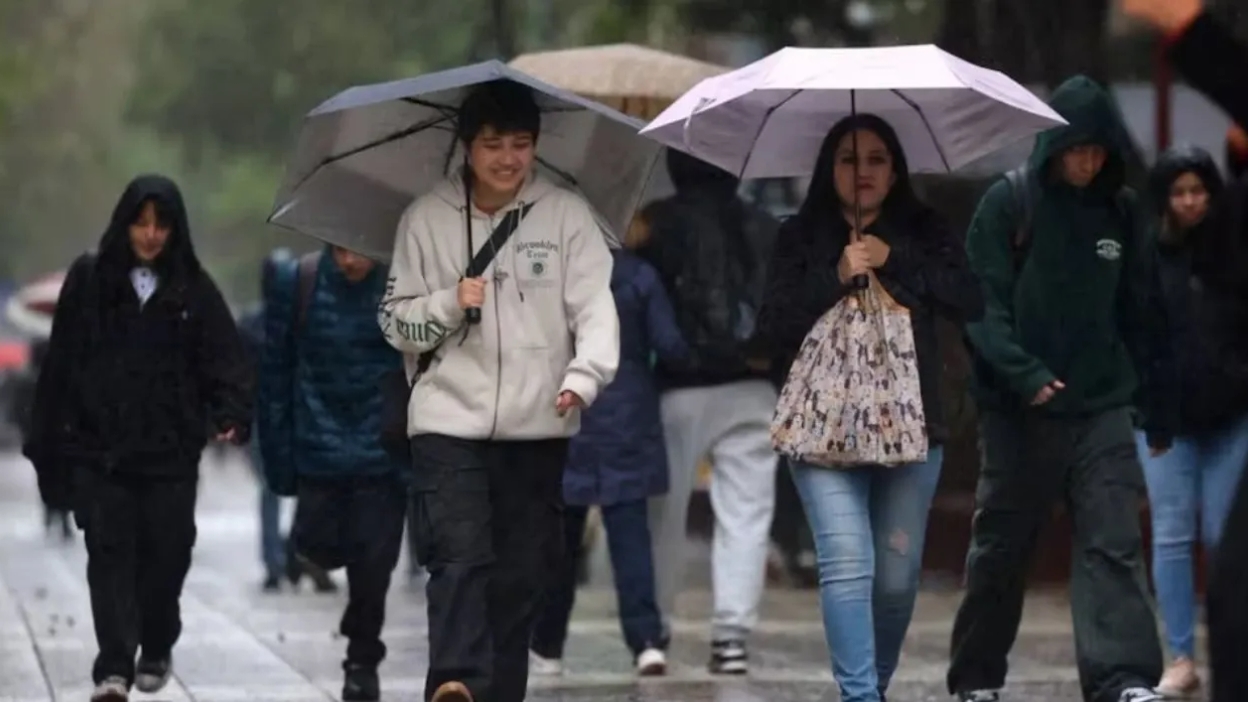 Lluvias en Chile: 7 regiones del sur tendrán precipitaciones todo el fin de semana, mientras Santiago seguirá con frío