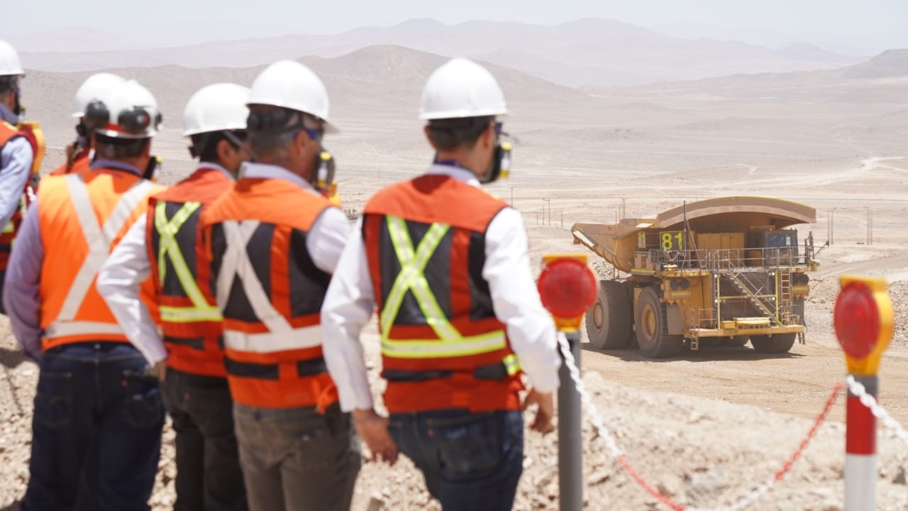 Lomas Bayas inicia operación con camiones autónomos y se encamina a la Minería 4.0