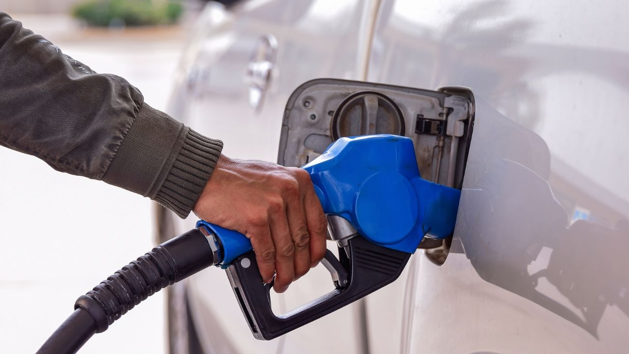 Marzo desafía a automovilistas chilenos: Permiso de circulación y reducción en precios de bencina abren oportunidades de ahorro