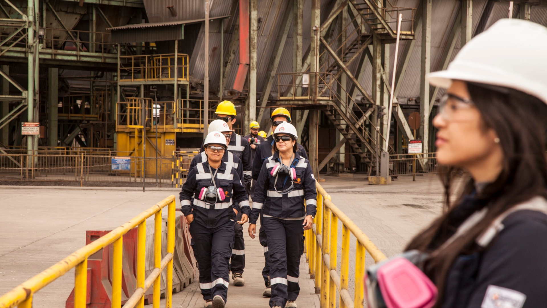 Más de 2.800 nuevos cupos para mujeres en carreras STEM convocan a técnicas y profesionales para desarrollar su futuro laboral en minería