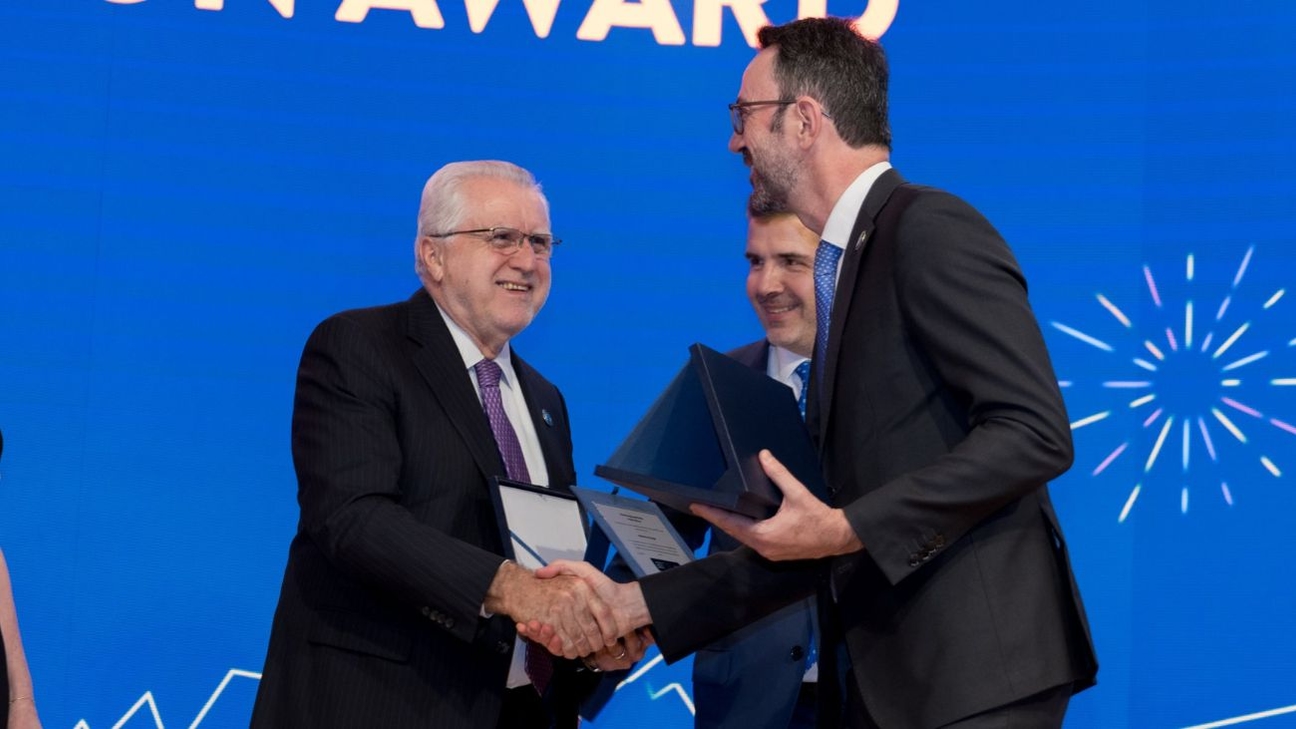 Máximo Pacheco galardonado por su liderazgo en la transformación energética de Chile durante el aniversario del World Energy Council