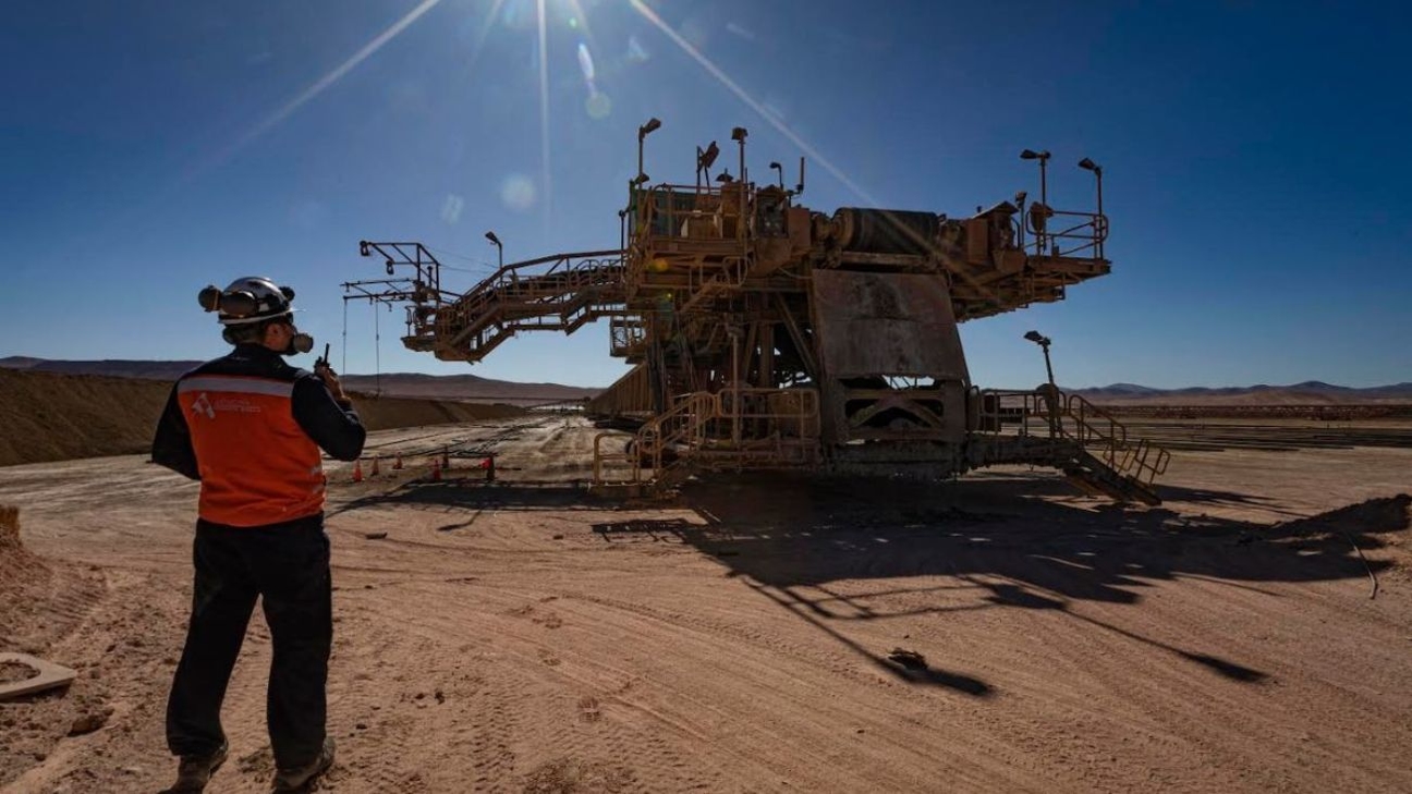 Minera Antucoya revoluciona la lixiviación de cobre con «SIRO Ácido»: Inteligencia Artificial para optimizar uso y costos