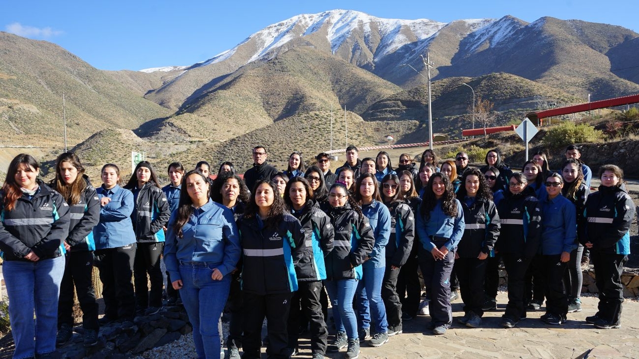 Minera Los Pelambres recibe a 40 aprendices locales en programa innovador