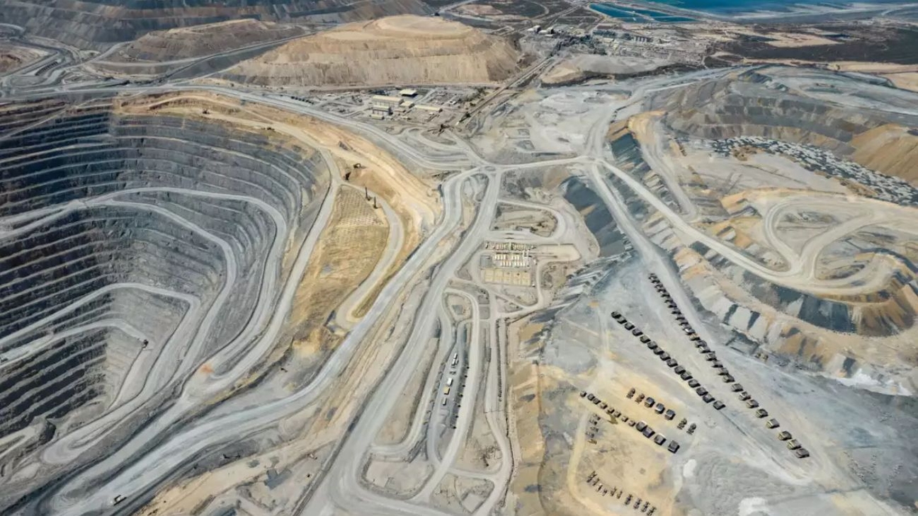 Minería de cielo abierto en Chile: Desafíos y avances hacia una producción más sostenible y eficiente