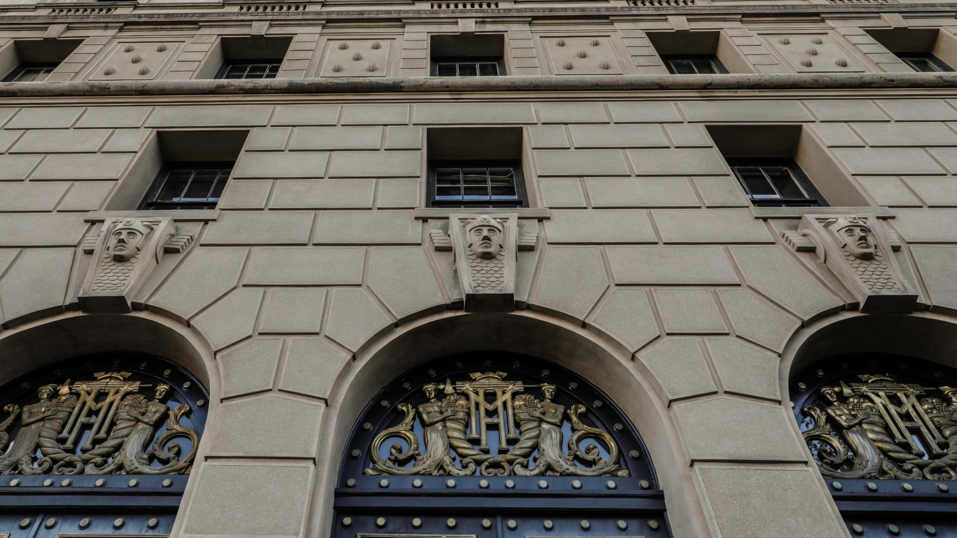 Ministerio de Hacienda ofrece empleos con sueldos de hasta $3 millones: Conoce cómo postular