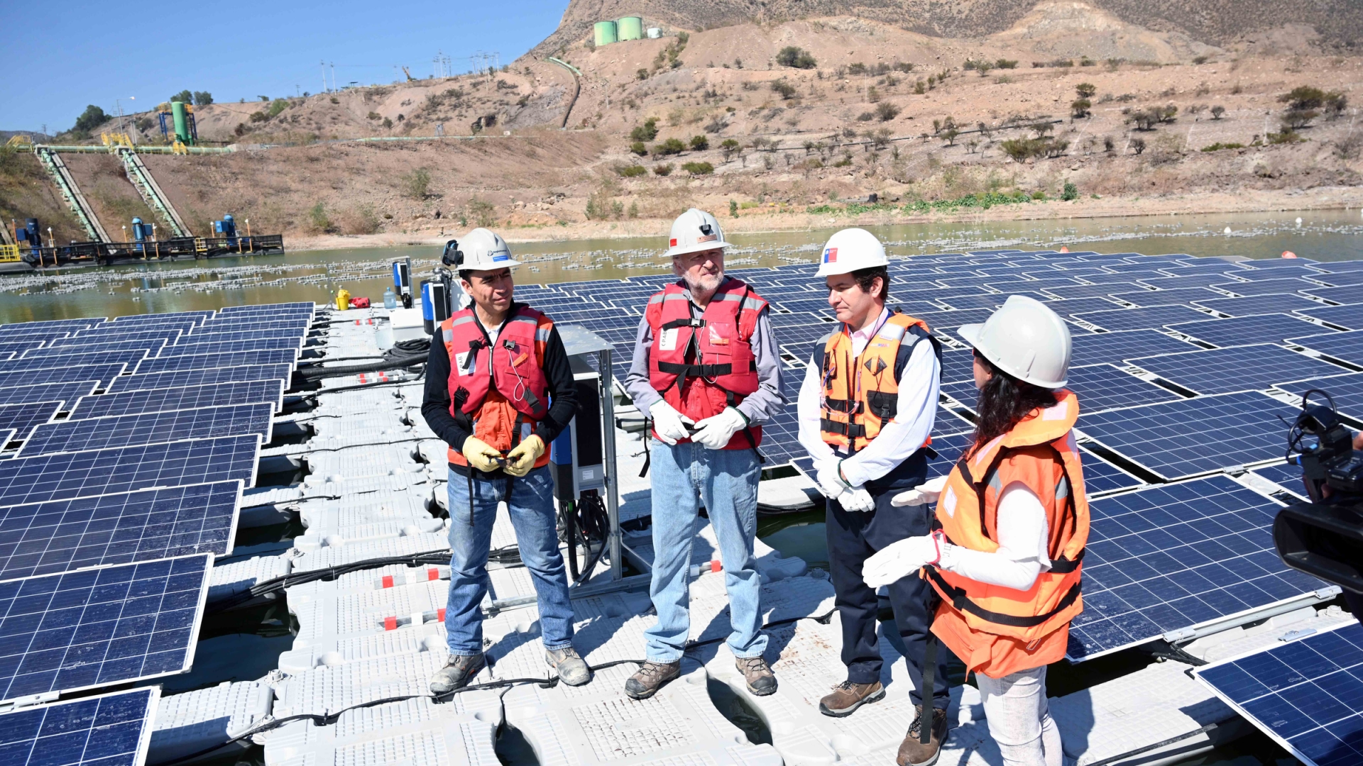 Ministro Prokurica informa que las empresas mineras han incorporado 13 TWh/año en energías renovables