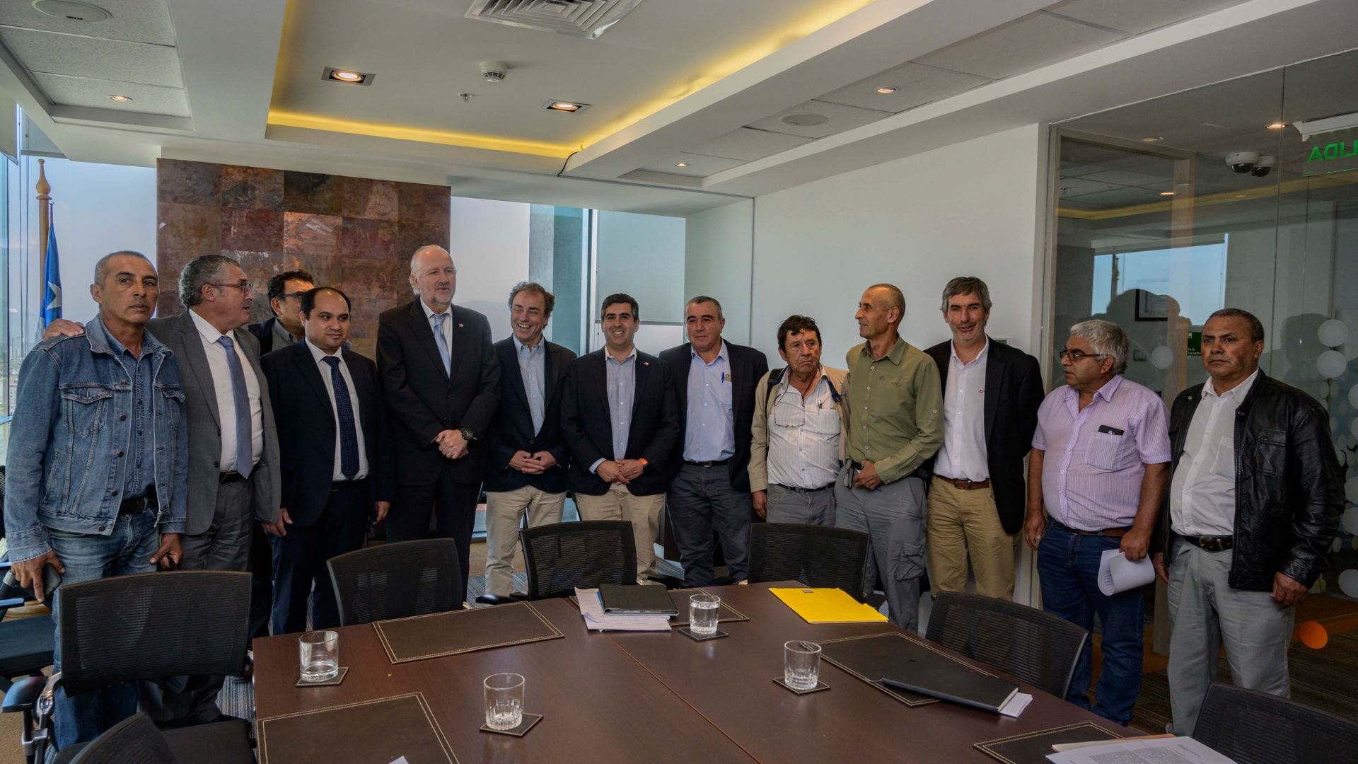 Ministro Prokurica junto a Enami dan respuestas a pequeños mineros de Combarbalá