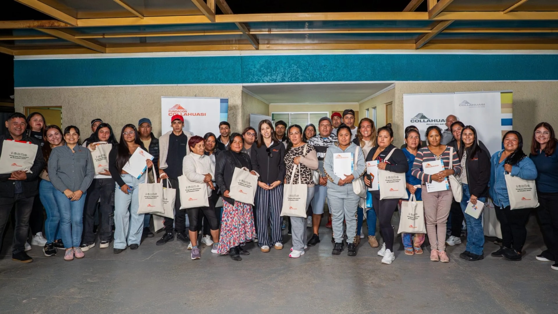 Nueva generación de vecinos del borde costero sur de Iquique se integra a Programa Nivelación de Estudios 2026