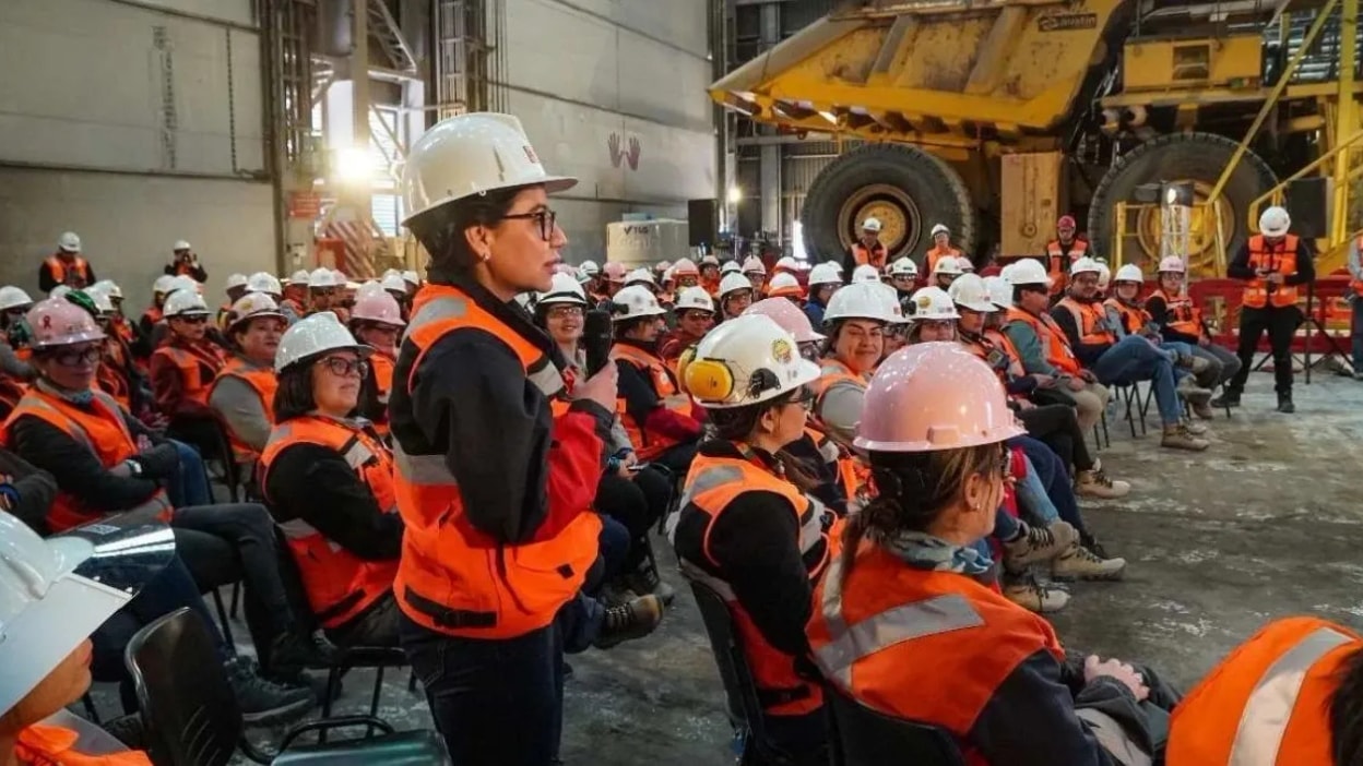 Participación femenina en minería alcanza 27% en Gabriela Mistral y marca un punto de inflexión en Codelco