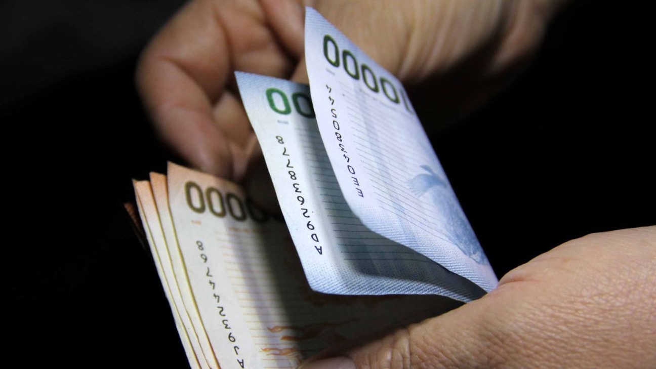 Pensionados pueden retirar fondos de la AFC en línea o presencialmente: Descubre cómo hacerlo eficientemente