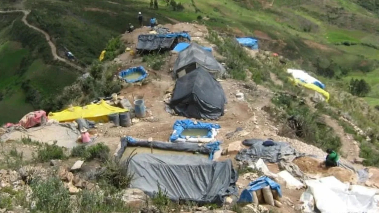 Perú: Minería ilegal en Cajamarca, Gobierno decreta 60 días de emergencia y despliega control militar en 8 provincias