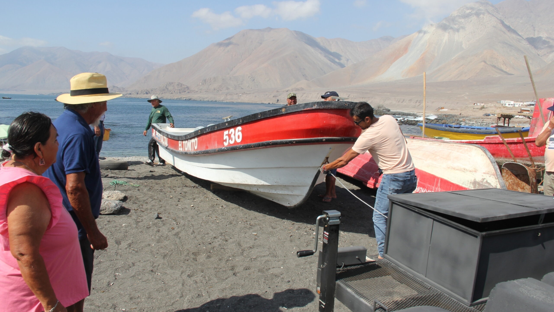 Pescadores de Tocopilla mejoran proceso de retiro de botes del mar con apoyo de Minera El Abra