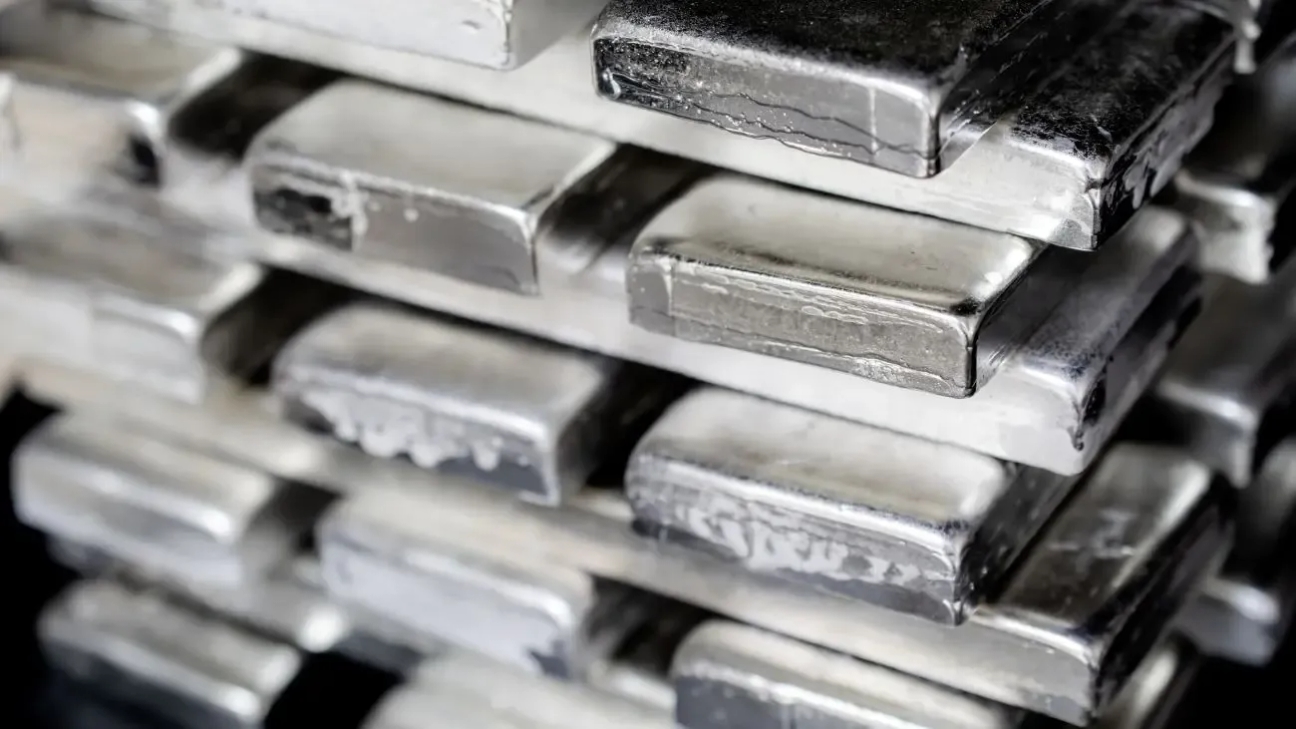 ¿Por qué se ha disparado el valor de la plata? Metal precioso intenta competir mano a mano con el oro