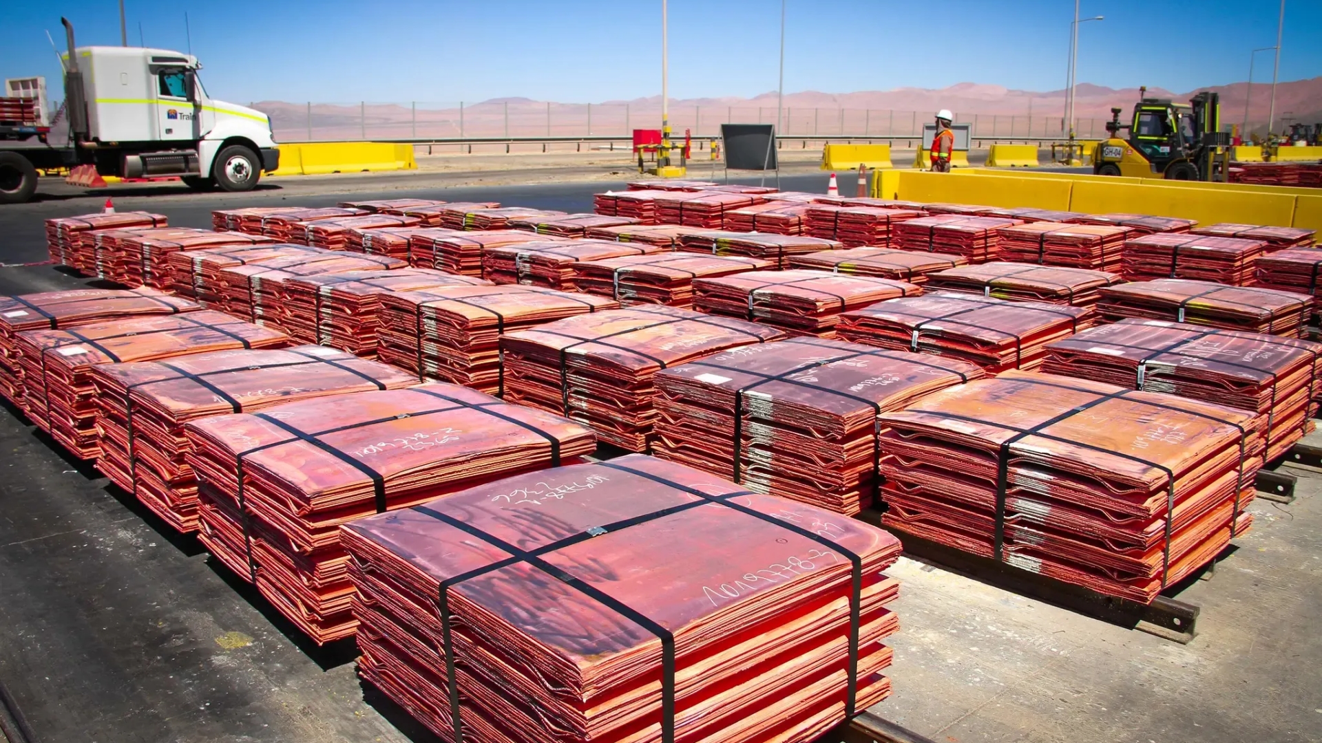 Precio del cobre: récord de US$ 13.387 por tonelada y el “efecto inventarios” que está tensando el mercado