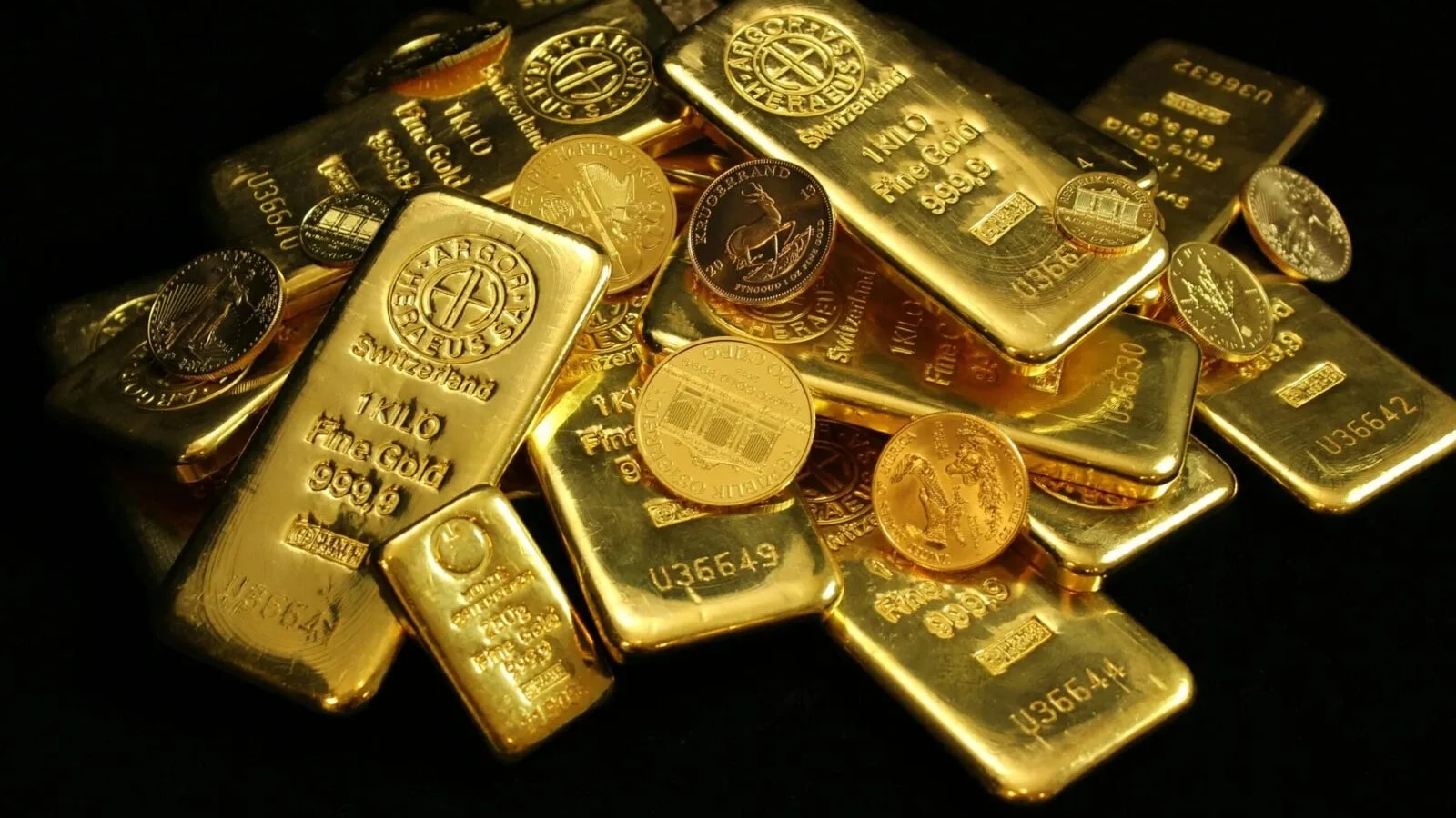 Precio del oro cae 0,7% a US$4.677,37: el dato que tensiona al mercado antes de la Fed