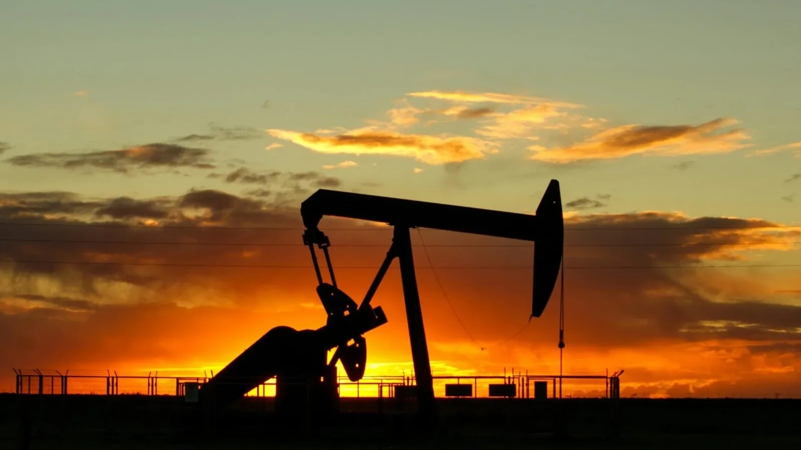 Precios del petróleo suben casi 3% y Brent llega a US$108: Ormuz vuelve a tensionar el mercado