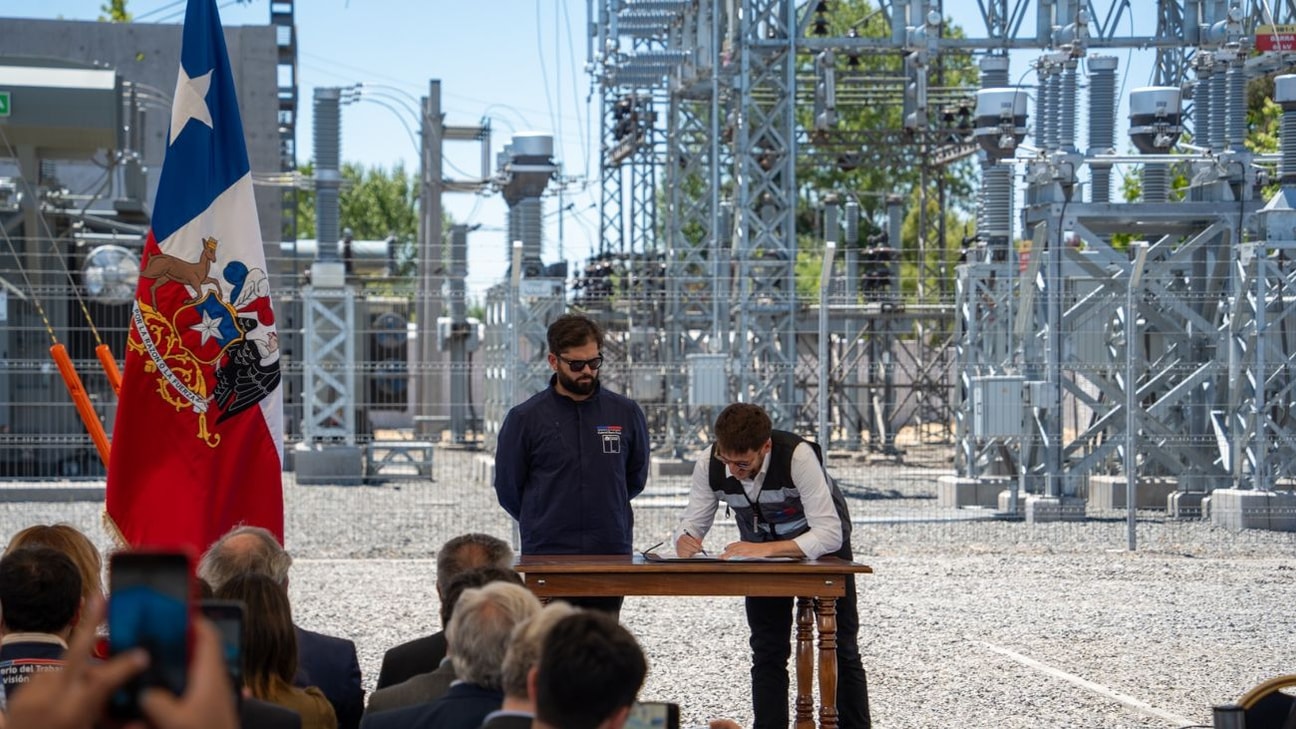 Presidente Gabriel Boric promulga Ley de Transición Energética para impulsar renovables y empleo en Chile
