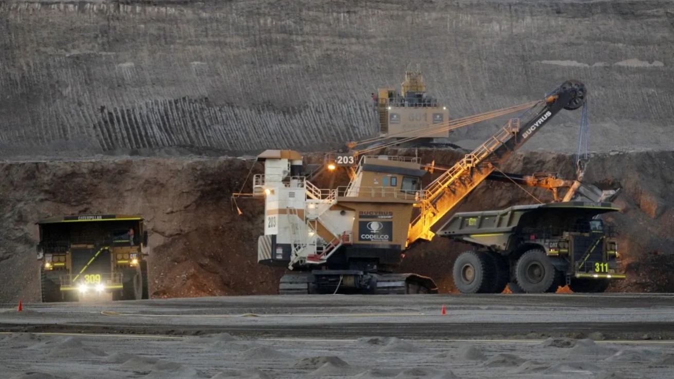 Producción industrial anota nuevo retroceso en octubre y la minería vuelve a presionar a la baja