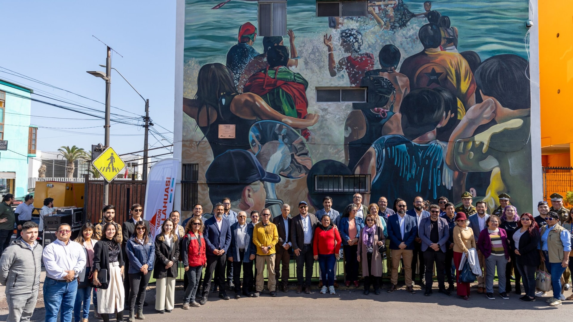 Programa “Cuidemos Tarapacá” de Collahuasi entrega obras de renovación de 19 edificios y murales a vecinos de Barrio El Morro