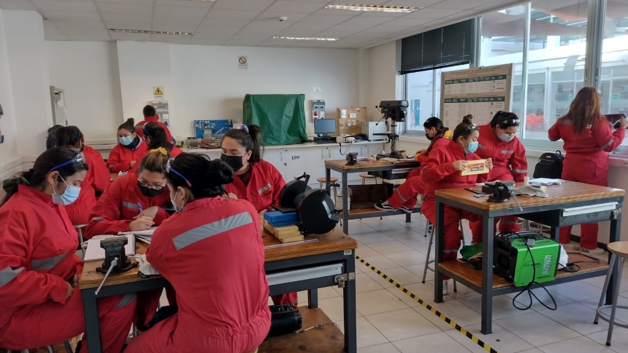 Programa Vetas de Talento contó con amplia participación de mujeres con foco en la minería