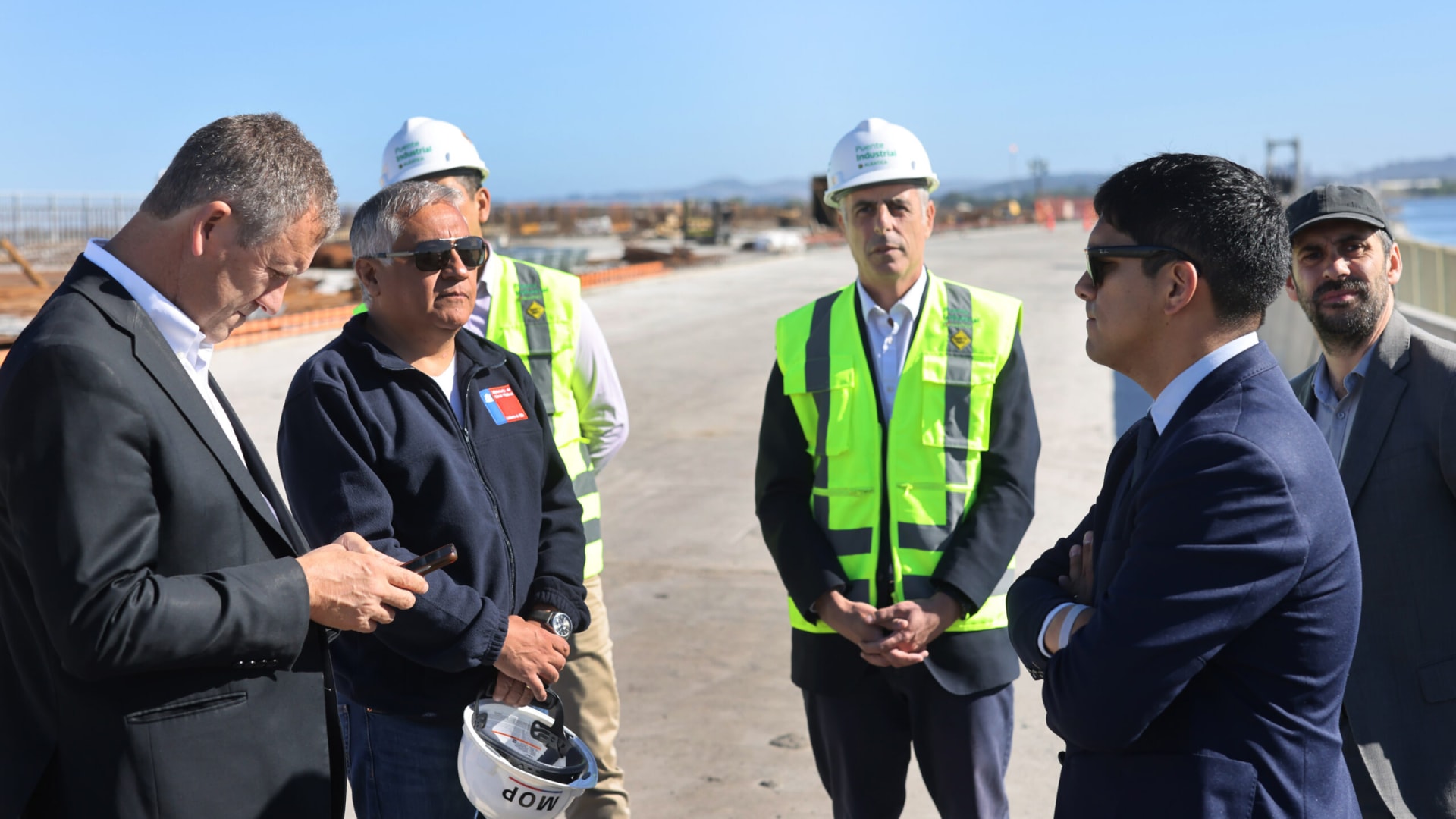Puente Industrial recibe visita del Presidente Boric y alcanza 83% de avance