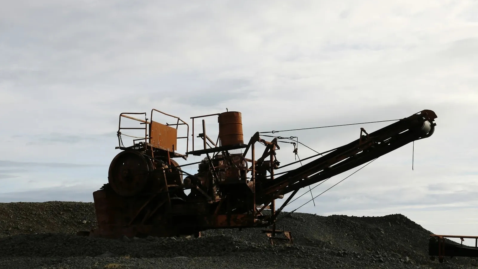 Reforma y agenda de permisos para potenciar la pequeña minería chilena