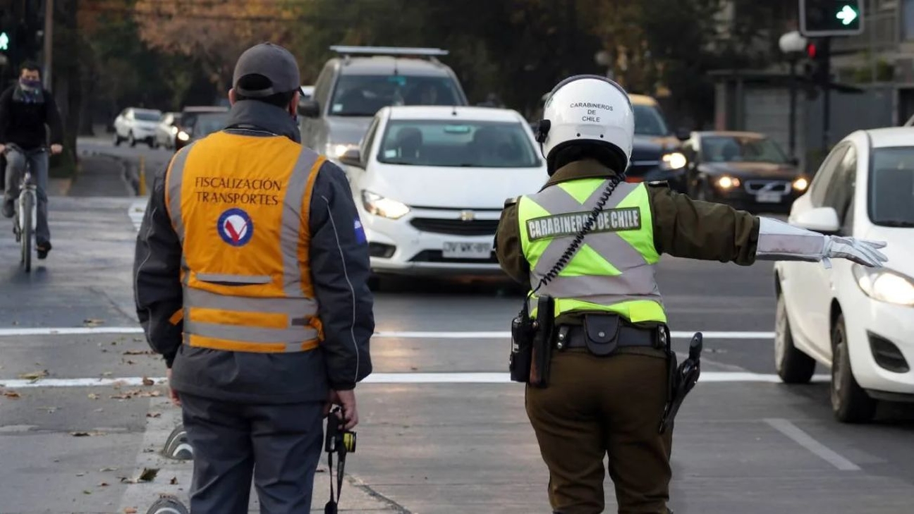 Restricción Vehicular en Santiago: Conoce Qué Autos no Pueden Circular este Martes y las Excepciones