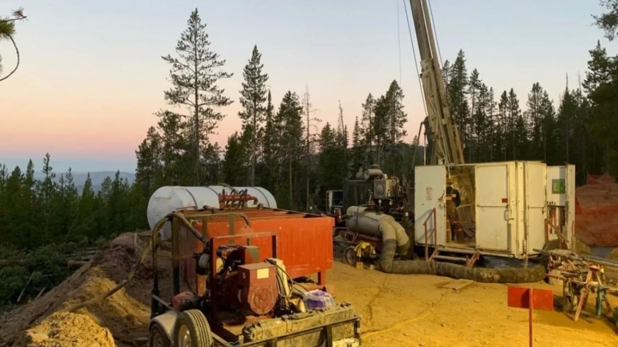 Revival Gold Inc. amplía su programa de perforación tras intersectar oro de 6,4 G/T a 19 metros en Beartrack-Arnett